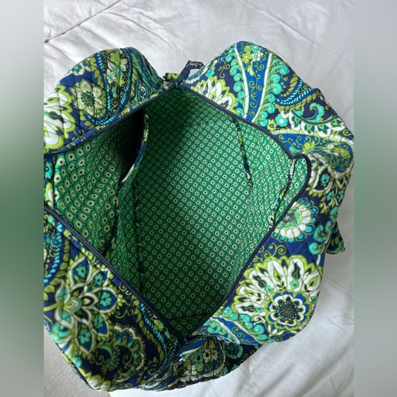 Vera Bradley - Green Duffel - Picture 3 of 4